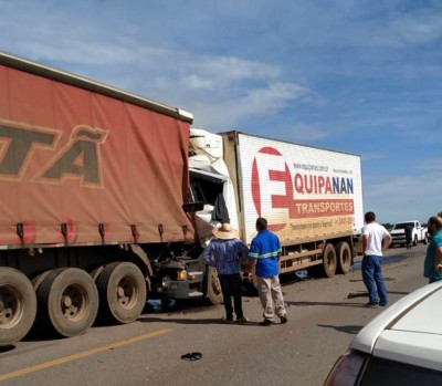 Caminhão com placas de Nova Andradina se envolve em acidente em Mato Grosso e condutor morre na hora