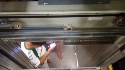 Nova Andradina – Casal fica preso em elevador e é resgatado pelo Corpo de Bombeiros