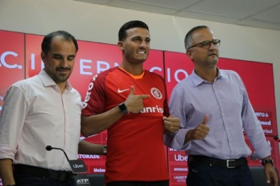 Jogador de Nova Andradina é apresentado no Internacional