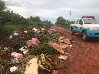 Nova Andradina: Fretista é multado por descarregar lixo em frente a terreno baldio