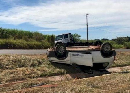Motorista se assusta e capota carro perto de radar de velocidade entre Nova Andradina e Batayporã na MS-134