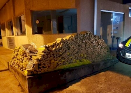 PRF encontra carro carregado com quase 700 kg de maconha em Ponta Porã
