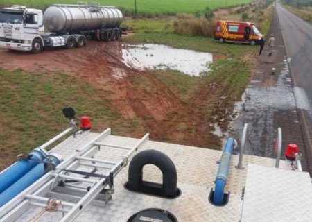 Nova Andradina: Vazamento de óleo em carreta mobiliza bombeiros para a BR-134