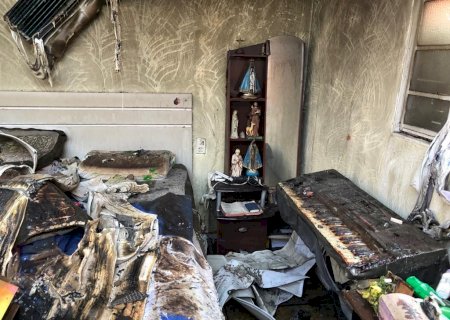Casa é consumida pelo fogo, mas bíblia é encontrada intacta em MS