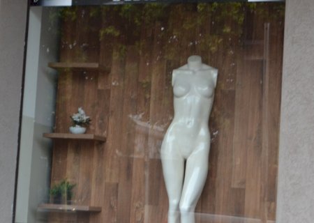 Suspeito leva 200 peças de moda feminina e dona é avisada por populares em Nova Andradina