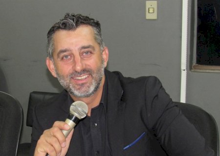 Vereador Juliano Ferro, de Ivinhema, é condenado a prisão após atirar com pistola para abrir garrafa 
