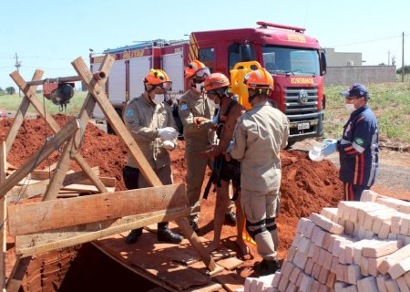Em Nova Andradina, trabalhador cai em fossa de 9 metros e é resgatado pelos Bombeiros