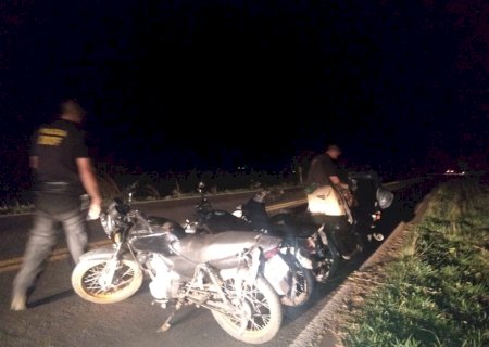 Traficantes fogem e abandonam quatro motos carregadas de maconha na fronteira