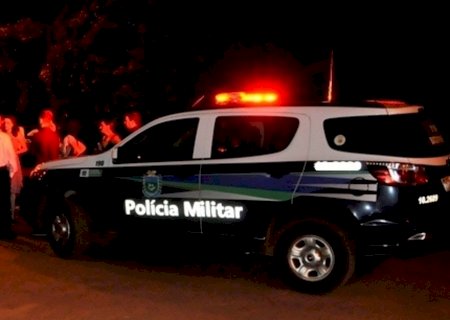 Homem é ferido a tiros na fronteira e polícia procura por atiradores