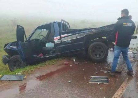 Em meio &agrave; neblina, carreta e 3 carros se envolvem em acidente na fronteira