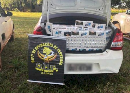 DOF apreende ve&iacute;culos com 5,8 mil pacotes de cigarros do Paraguai