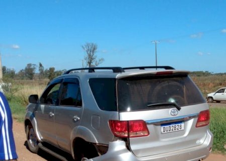 Bandidos roubaram SW4 blindada e atiraram contra PM antes de abandonarem veículo