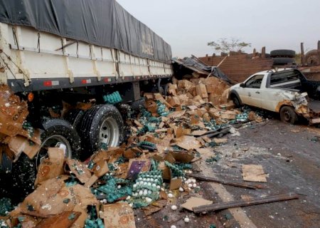IVINHEMA: Grave acidente envolvendo caminhão com placas de Fátima do Sul, deixa três pessoas feridas