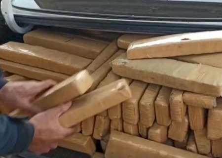 Em Deodápolis, PMR apreende quase 700 kg de maconha e prende traficante que tentou fugir