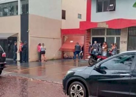 Homem morre eletrocutado após tentar ligar portão eletrônico em Ponta Porã
