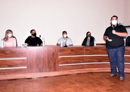 Robson comanda a primeira reunião para discutir implantação do Projeto Pequeno Cidadão