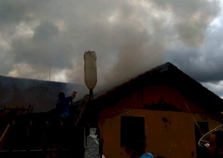 Prefeitura prestou primeiros socorros e acolhe família que teve casa totalmente queimada em Jateí