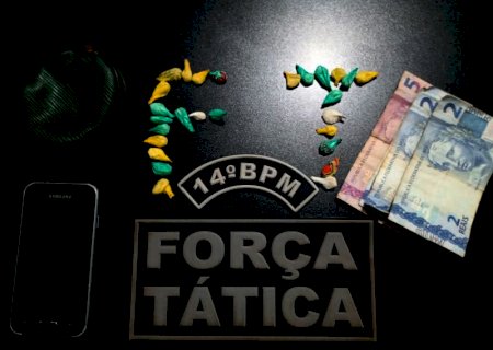Força Tática prende homem e apreende menor por tráfico de drogas, em Deodápolis