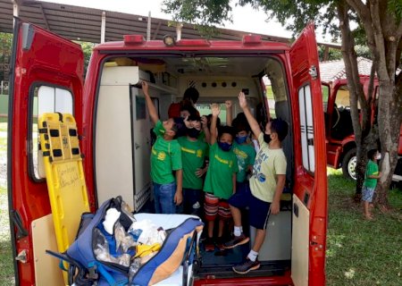 Associação Recreativa dos Bombeiros de Fátima do Sul, 10ºSGB/IND e Prefeitura de Jateí realizam atividades com crianças da E.E. Profª Bernadete Santos Leite