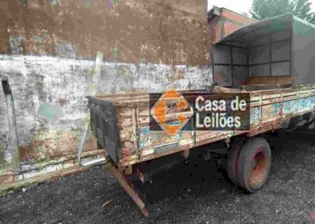 Leilão da Prefeitura de Ivinhema tem caminhão por R$ 10 mil, ônibus e sucatas