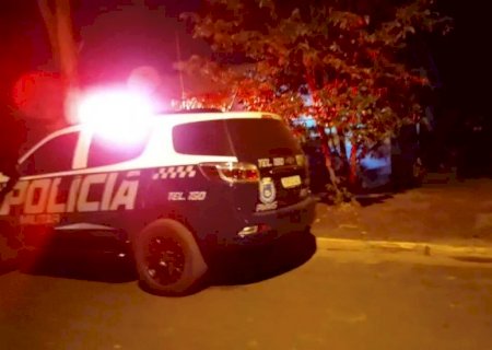 Em Ivinhema, mulher é encontrada morta, sem roupa e com corte no pescoço na casa onde morava