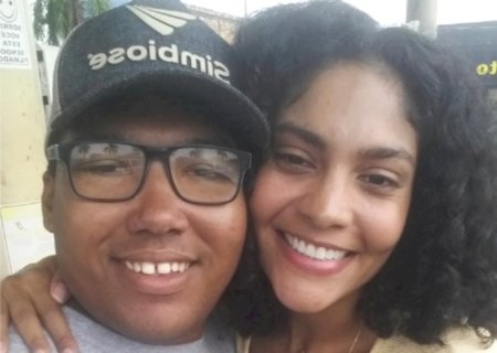 ‘Amor de pessoa’, diz Carlos que tirou foto com a atriz Bárbara Reis em Deodápolis