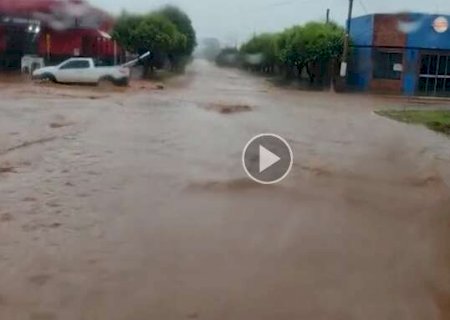 Ruas de Bodoquena ficam alagadas nesta sexta-feira