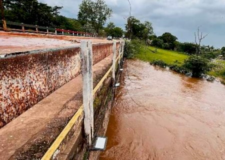 Cheia do Rio Apa atinge 14 fam&iacute;lias em Bela Vista e previs&atilde;o &eacute; de mais chuva