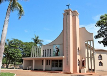 Descarga elétrica queima equipamentos da Paróquia Santo Antônio de Pádua, em Batayporã