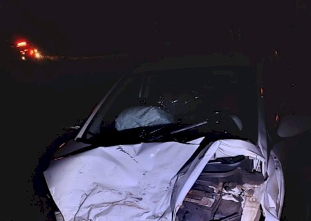 Acidente entre Vicentina e Jateí deixa 4 feridos e veículos destruídos na BR-376