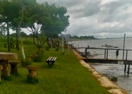 Jovem desaparece no lago da Usina após cair de caiaque