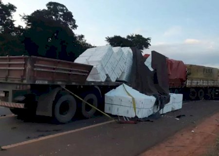 Acidente com três carretas acaba em morte de caminhoneiro na BR-158, em Selvíria