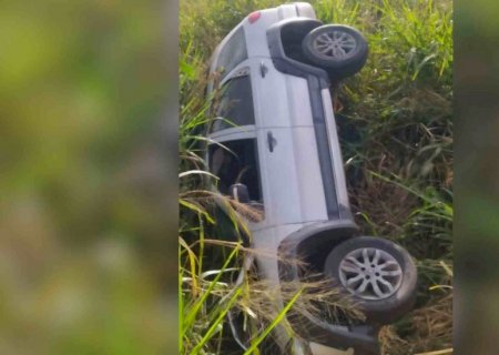 Pai e filho sofrem acidente após capotamento na MS-276, em Anaurilândia 
