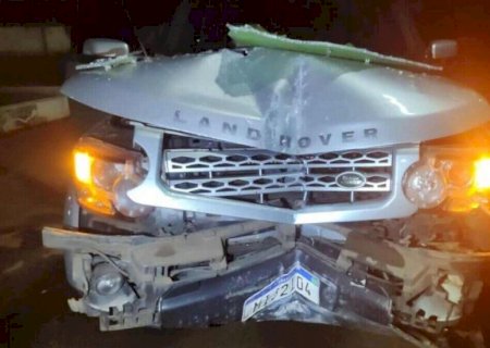 Mundo Novo: Homem é preso após entrar no prédio da prefeitura com Land Rover e deixar local destruído