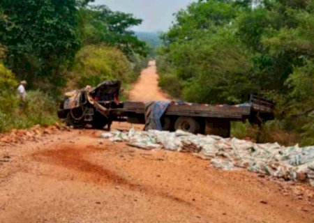 Na volta de missão, bombeiros encontram motorista morto em carreta na BR-262 em Bodoquena