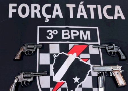 Polícia Militar detém homem com quatro armas de fogo dentro de ônibus em Nova Alvorada do Sul