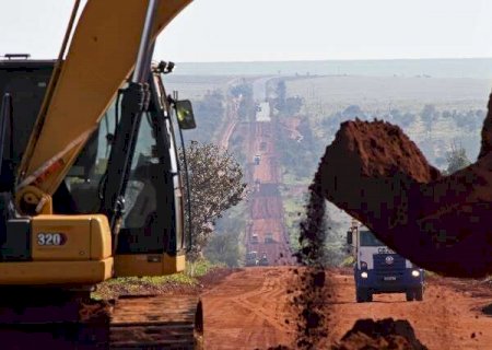 Ribas tem frente de obras enquanto f&aacute;brica se aproxima de conclus&atilde;o