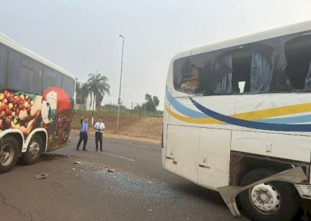 Colis&atilde;o entre &ocirc;nibus na rodovi&aacute;ria deixa 4 pessoas feridas em Campo Grande