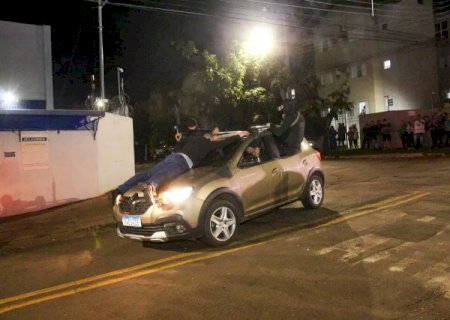 Bope simula invas&atilde;o de criminosos em ag&ecirc;ncia banc&aacute;ria em Ribas do Rio Pardo