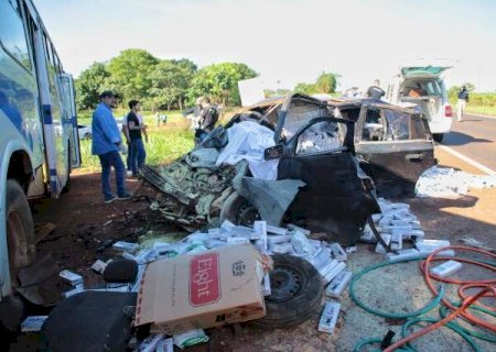 Motorista com carro lotado de cigarro morre em acidente com &ocirc;nibus em Campo Grande