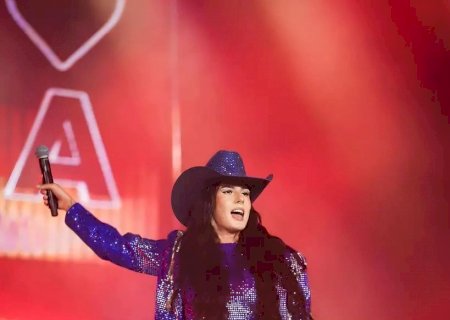 Ana Castela fecha ano com cachê de R$ 700 mil para se apresentar na Festa da Fogueira de Jateí