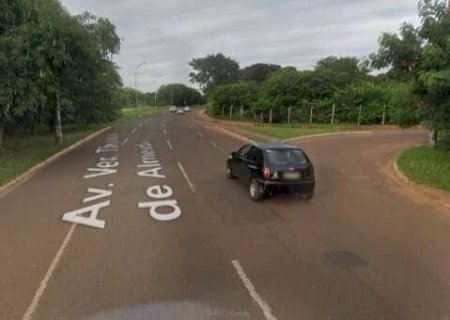 Em fuga de abordagem policial, motociclista morre ao bater em cerca de arame em Campo Grande