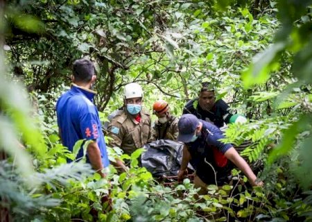 Ap&oacute;s 14h, corpo de seguran&ccedil;a achado em Cachoeira do Ceuzinho &eacute; resgatado