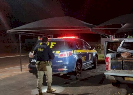 PRF apreende 758 Kg de maconha e recupera caminhonete em Deodápolis