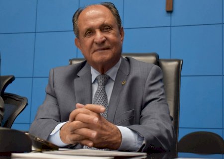 Zé Teixeira solicita estrutura para escolas de Iguatemi