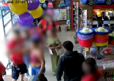 VÍDEO: Dupla é flagrada furtando loja e obrigada a devolver mercadorias em Nova Andradina 