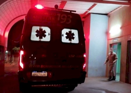 Motociclista fica ferido após colisão com carro em avenida de Nova Andradina
