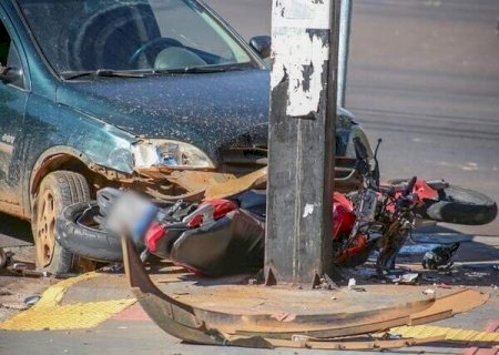 Motorista tem crise de epilepsia, atropela motociclista, em Campo Grande