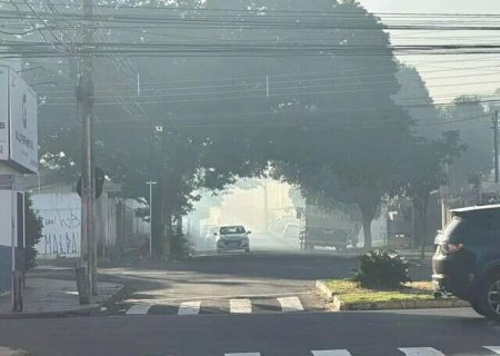 Ruas são tomadas por fumaça, em Campo Grande