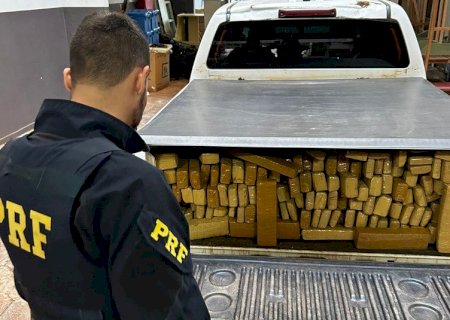 PRF apreende uma tonelada de maconha e recupera caminhonete, em MS